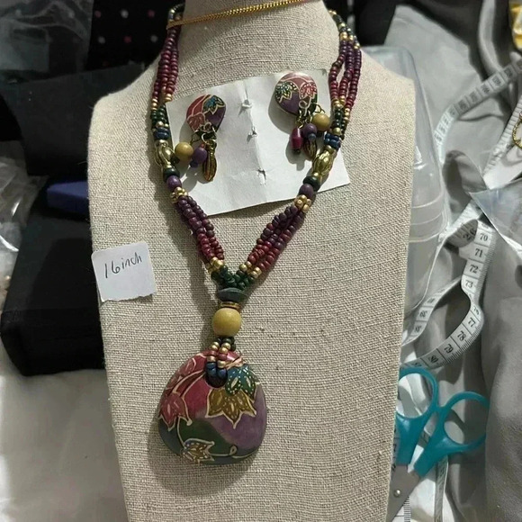 Necklace and‎ clip earring - Picture 1 of 1